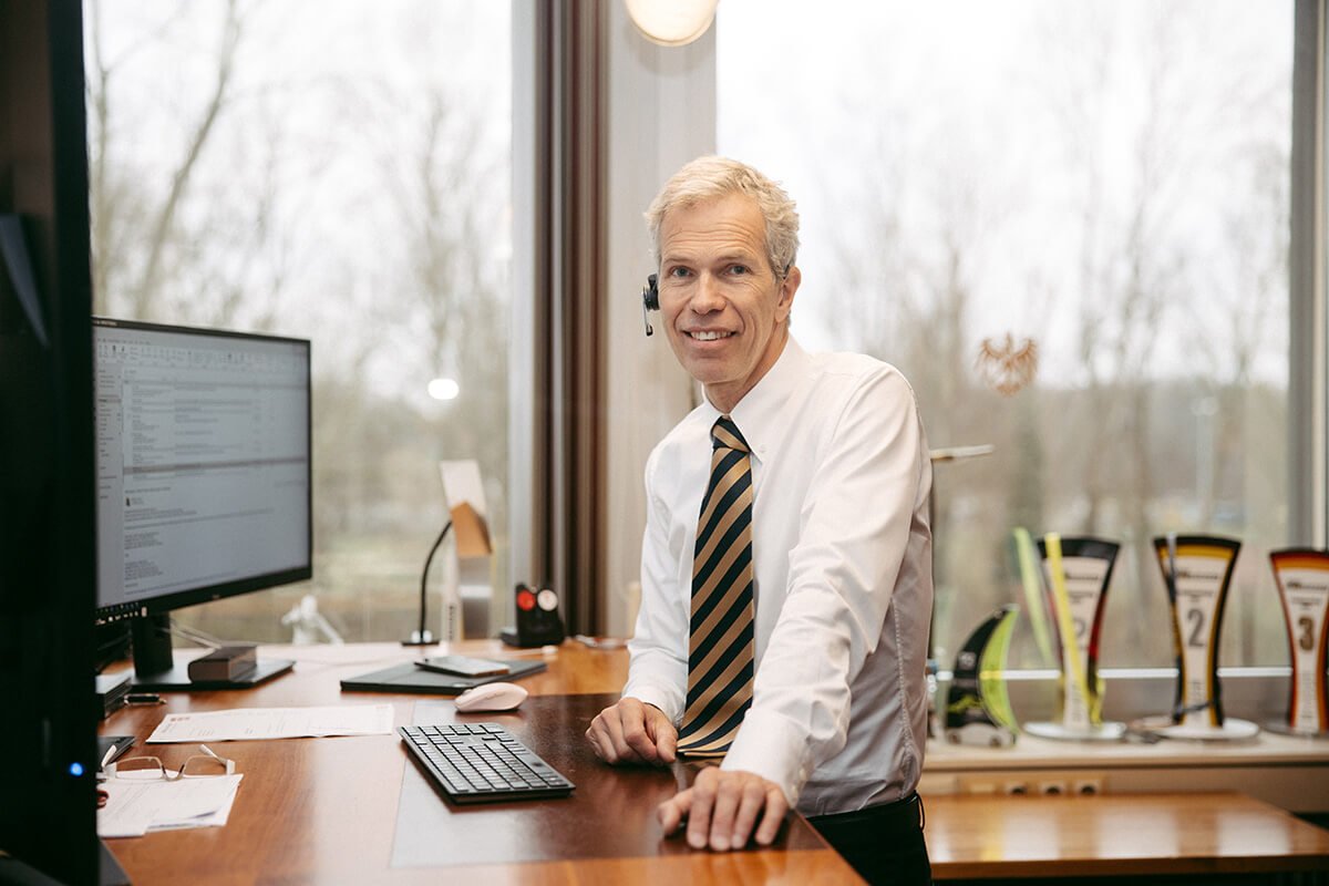 laechelnder steuerberater bei steuerweg